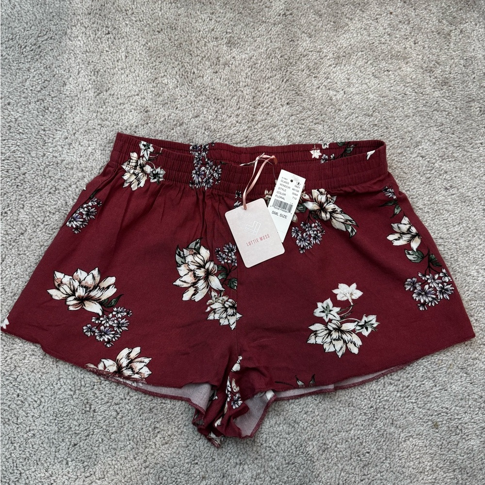 Lottie Moss burgundy floral shorts 🌺✨